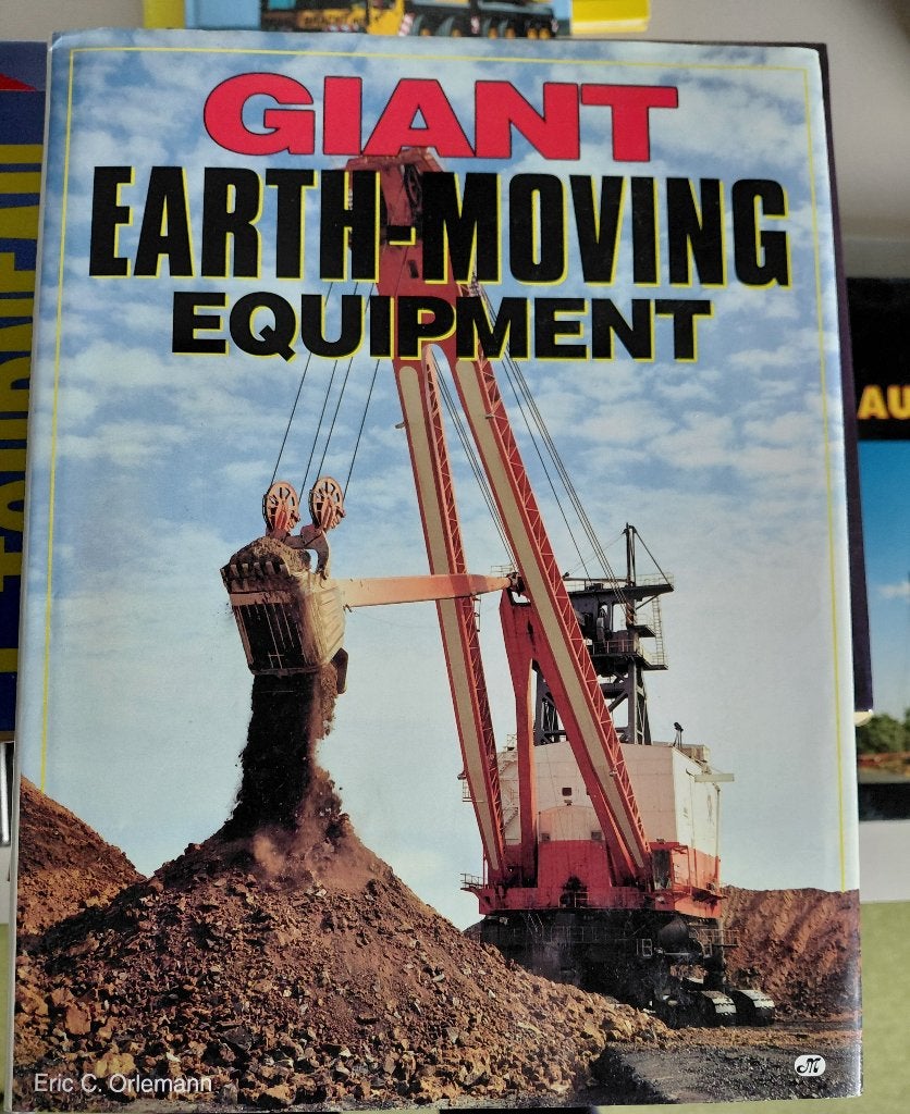 Boek Giant Earthmoving Equipment, Ophalen of Verzenden, Nieuw, Diverse auteurs, Overige vervoermiddelen