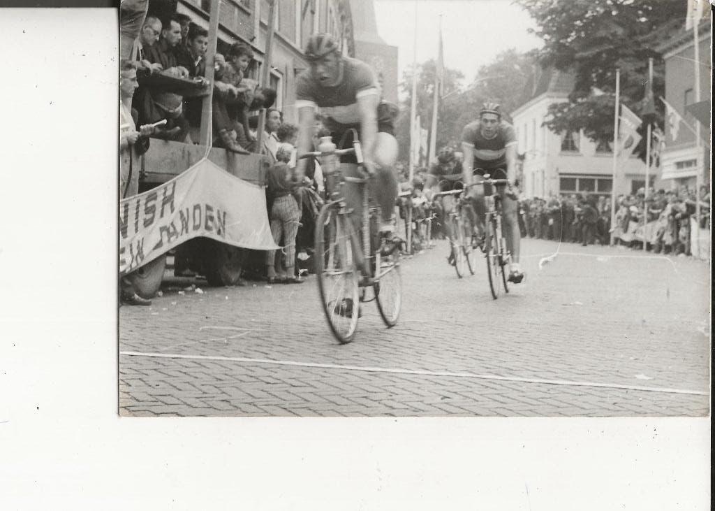 Westlander Wielrennen Finish Ned Clubkampioensschappen Foto, Ophalen of Verzenden, 1960 tot 1980, Ongelopen, Zuid-Holland