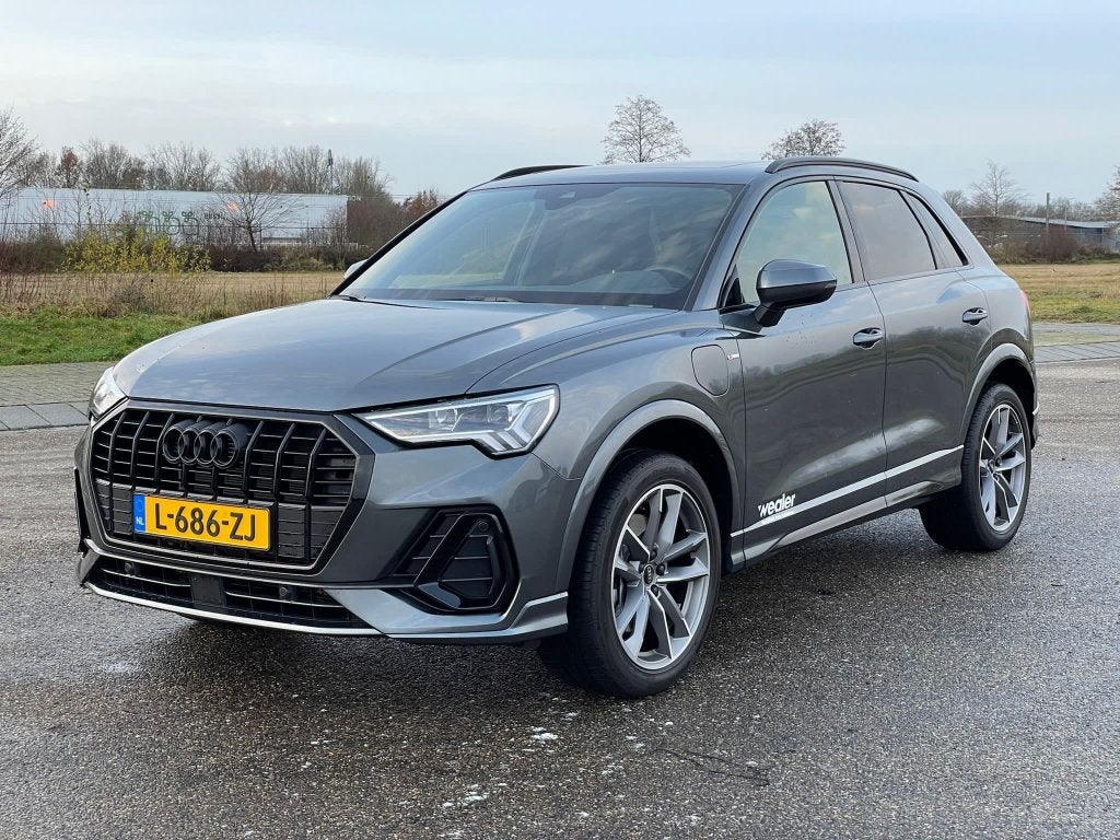 Audi Q3plug  35 TFSI S edition S line, 8/2021, pano,trekhaak, Auto's, Audi, Automatische klimaatregeling, Grijs, SUV of Terreinwagen