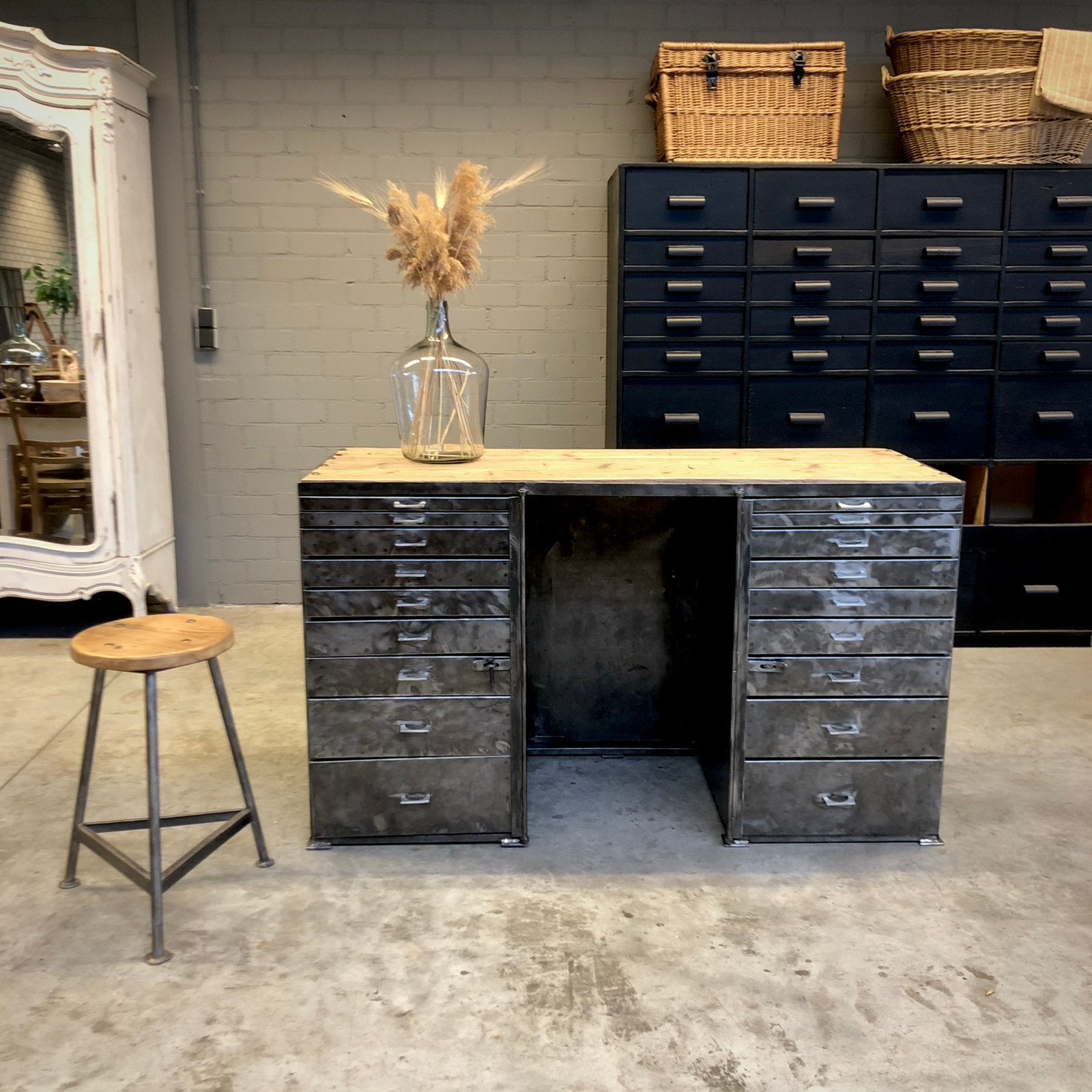 Oude werkbank, vintage dressoir, industriële ladekast, kast, Ophalen