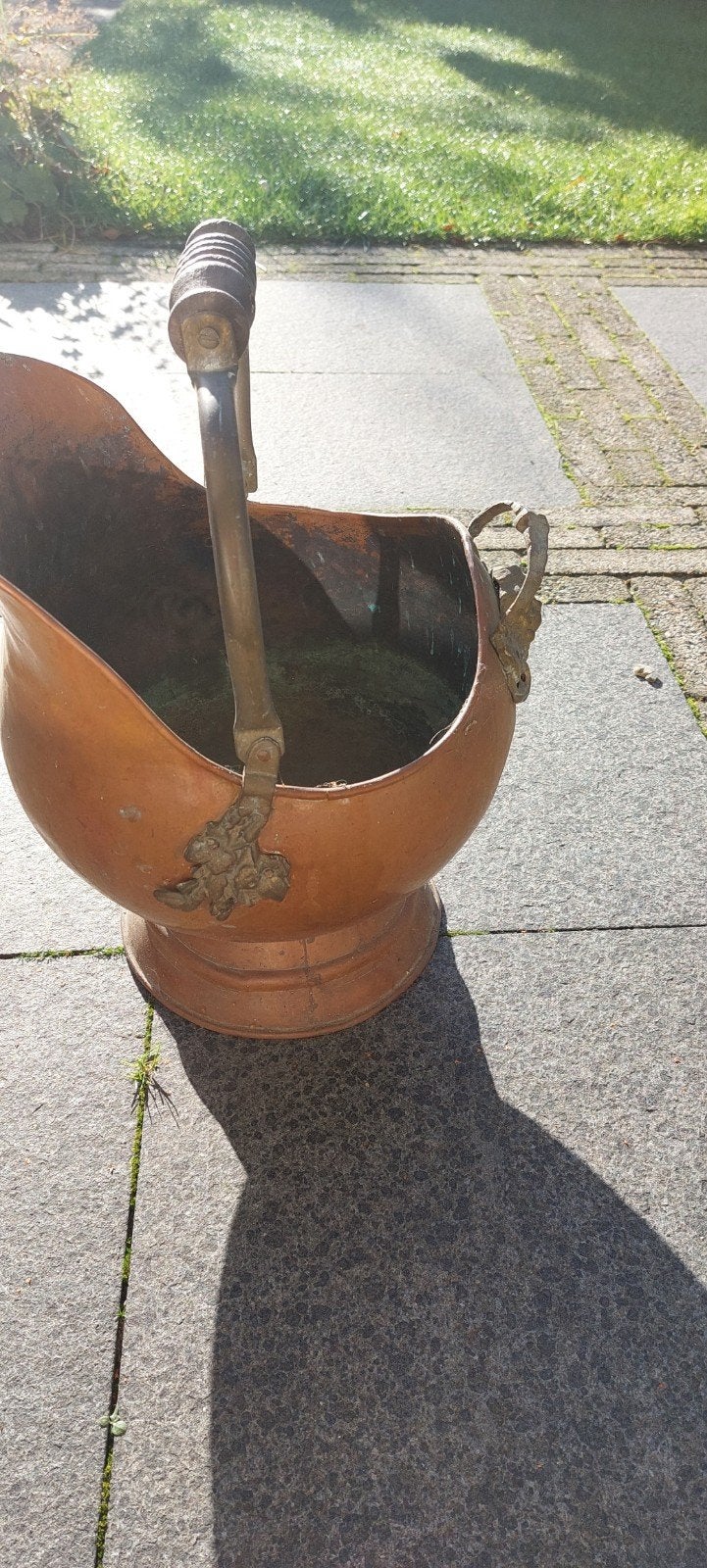 Koperen kolenkit, Ophalen