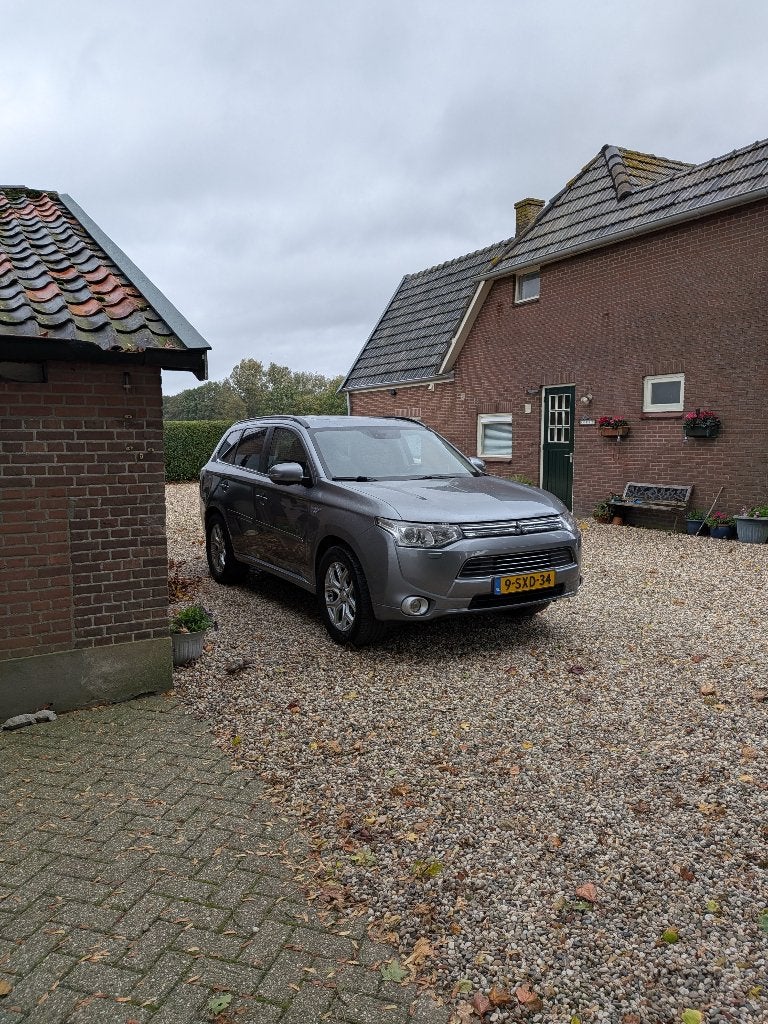 Mitsubishi Outlander 2.0 Dohc Mivec Phev 203pk 4WD CVT 5P, Outlander, Zwart, 4 cilinders, Vierwielaandrijving