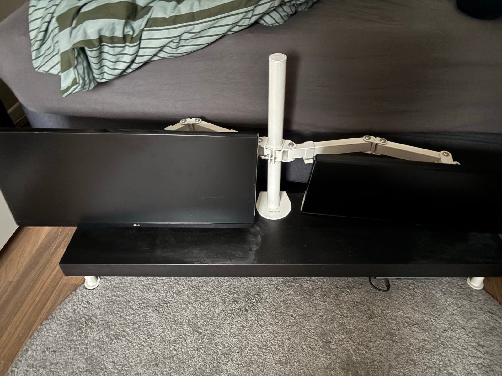 2 Computer Schermen 60 cm met verstelbare beugels, Ophalen, Zo goed als nieuw, Draaibaar, Gaming