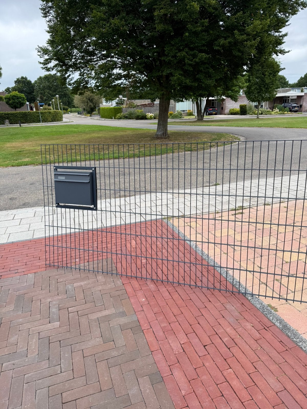 2,5 meter dubbelstaaf hekwerk met brievenbus., Ophalen, Zo goed als nieuw, IJzer, Dubbelstaafmat hekwerk