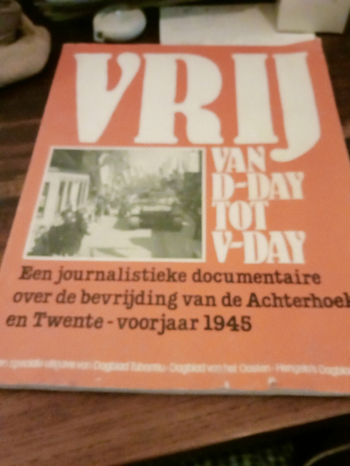 Vrij van D-Day tot V-Day: Bevrijding Achterhoek en Twente, Ophalen of Verzenden, Algemeen, Gelezen, Tweede Wereldoorlog