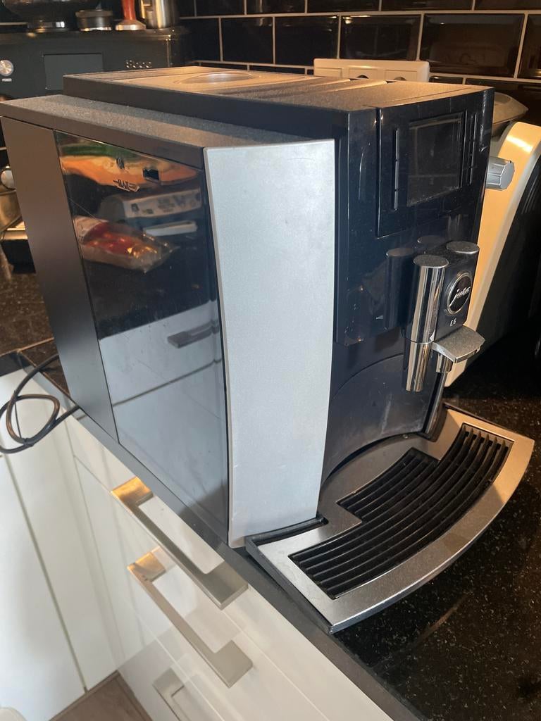 Jura E6 Koffiemachine - Zilver/Zwart, Ophalen, Zo goed als nieuw