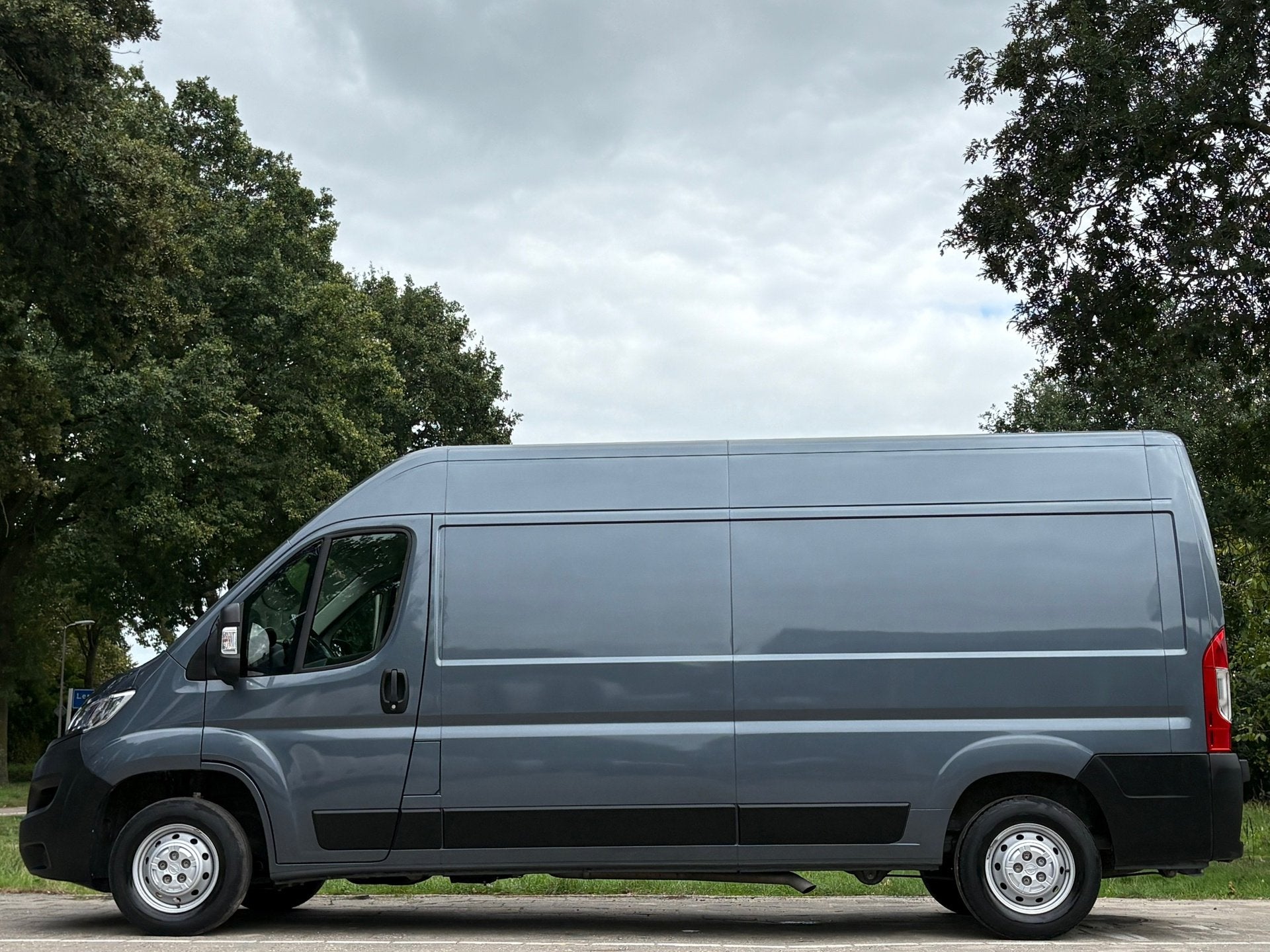Opel Movano 2.2D 140PK|trekhaak 2500KG|apple CarPlay|achteru, Auto's, Voorwielaandrijving, Dealer onderhouden, Stof, Gebruikt
