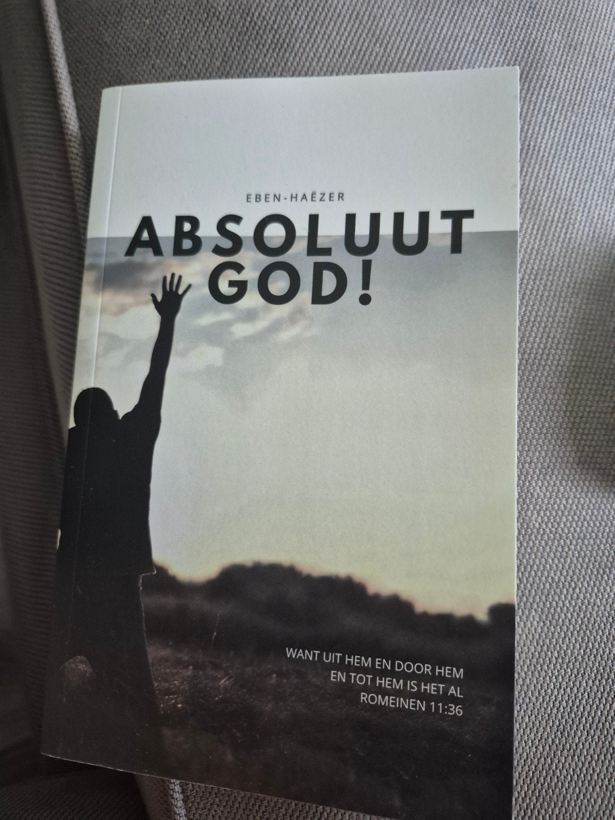 Absoluut GOD! - Eben-Haëzer (Christelijk boek), Ophalen of Verzenden, Zo goed als nieuw