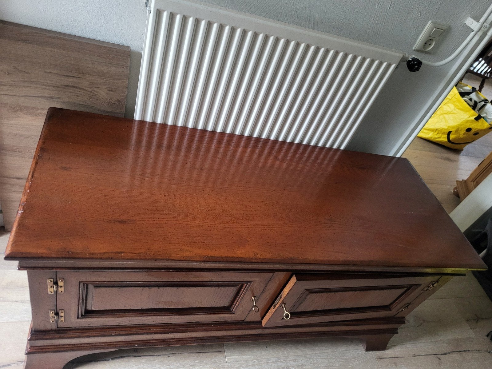 Houten kast bruin L-132. B-52. H-60, Ophalen, Zo goed als nieuw