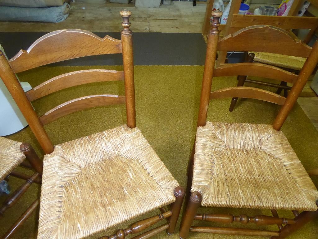 Stoelen 6 stuks antiek, biezen mat samen €. 125,00, Ophalen