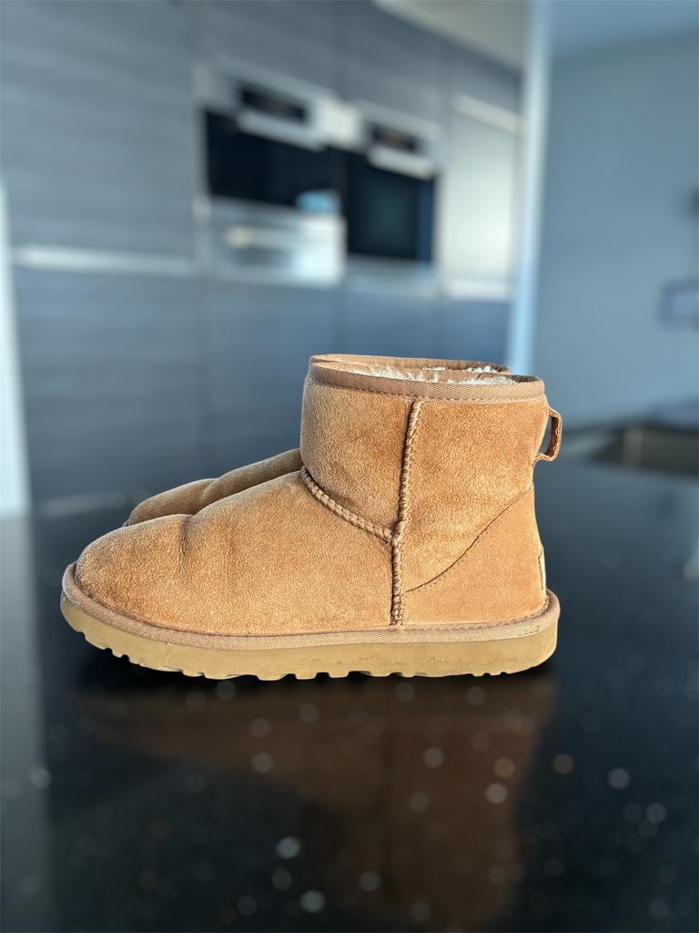 UGG Classic Mini - maat 39, Verzenden, Zo goed als nieuw, Bruin