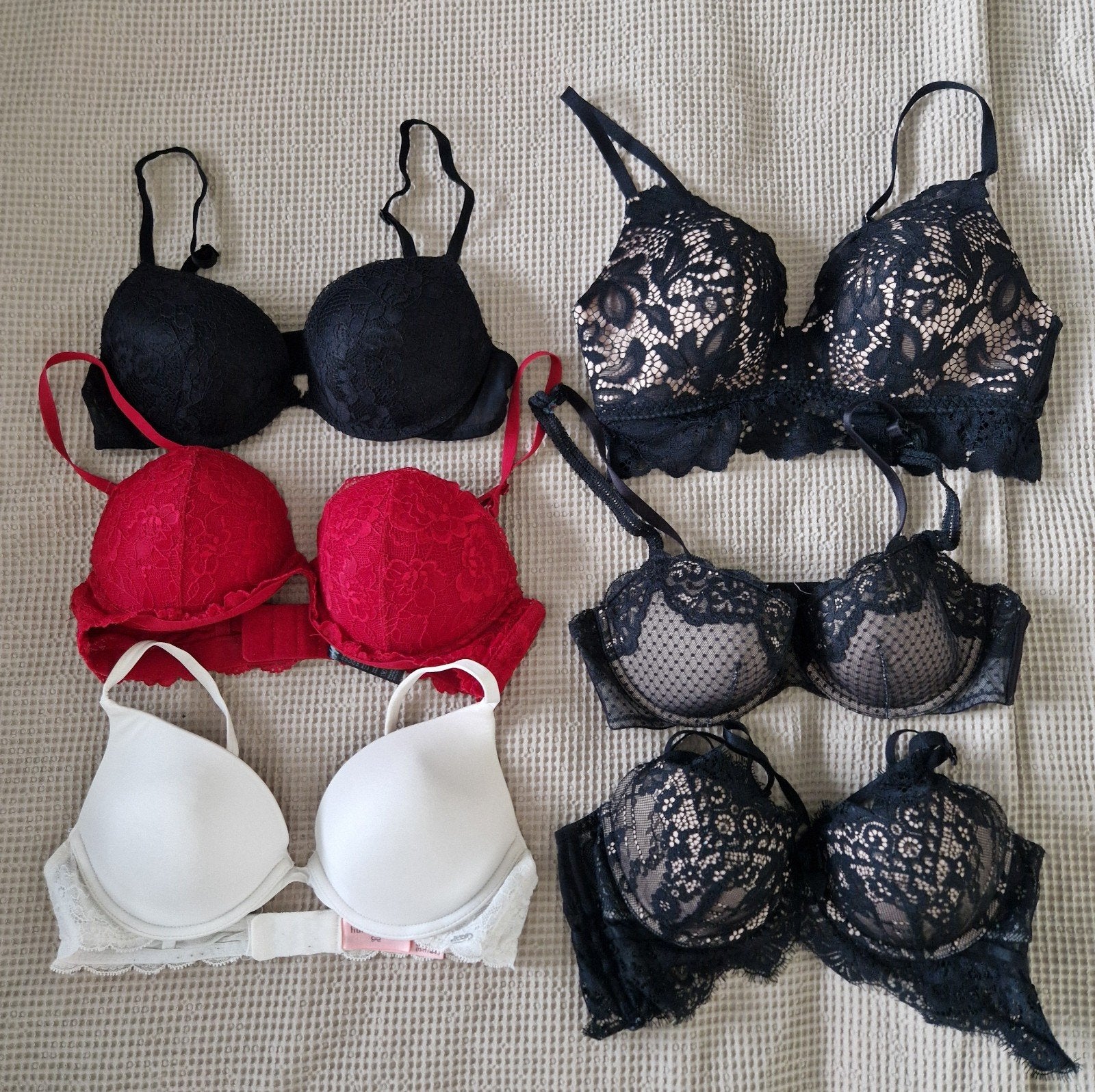 Diverse BH's: Zwart, Rood, Wit - Kant & Effen, Hunkemöller e.a., Ophalen of Verzenden, Overige kleuren, BH