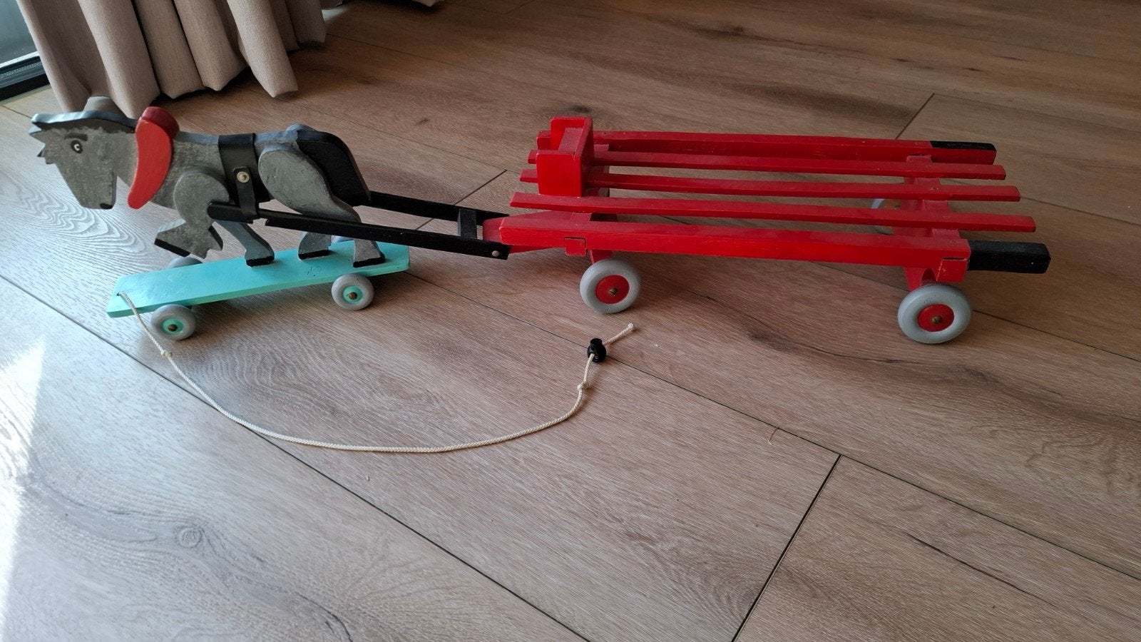 Houten paard en wagen - Trekspeelgoed, Ophalen of Verzenden, Gebruikt, Duw- of Trekspeelgoed
