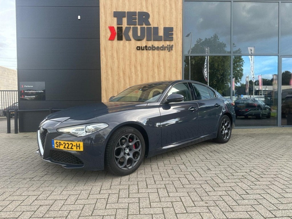 Alfa romeo GIULIA 2.0T Super / Veloce interieur, Auto's, Automaat, 745 kg, Achterwielaandrijving, Euro 6