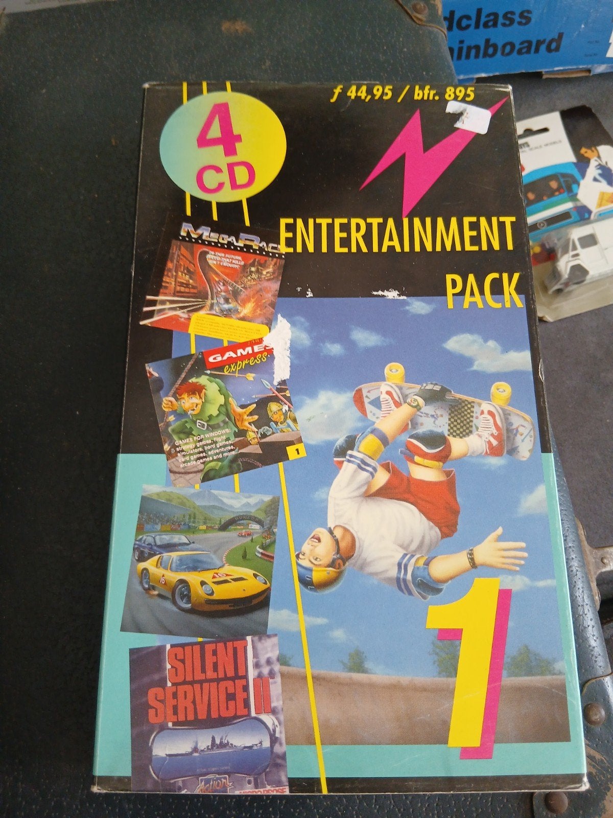 4 CD Entertainment Pack PC Games (Stunt Driver, Megarace mp2, Gebruikt, 1 speler, Racen en Vliegen, Ophalen of Verzenden