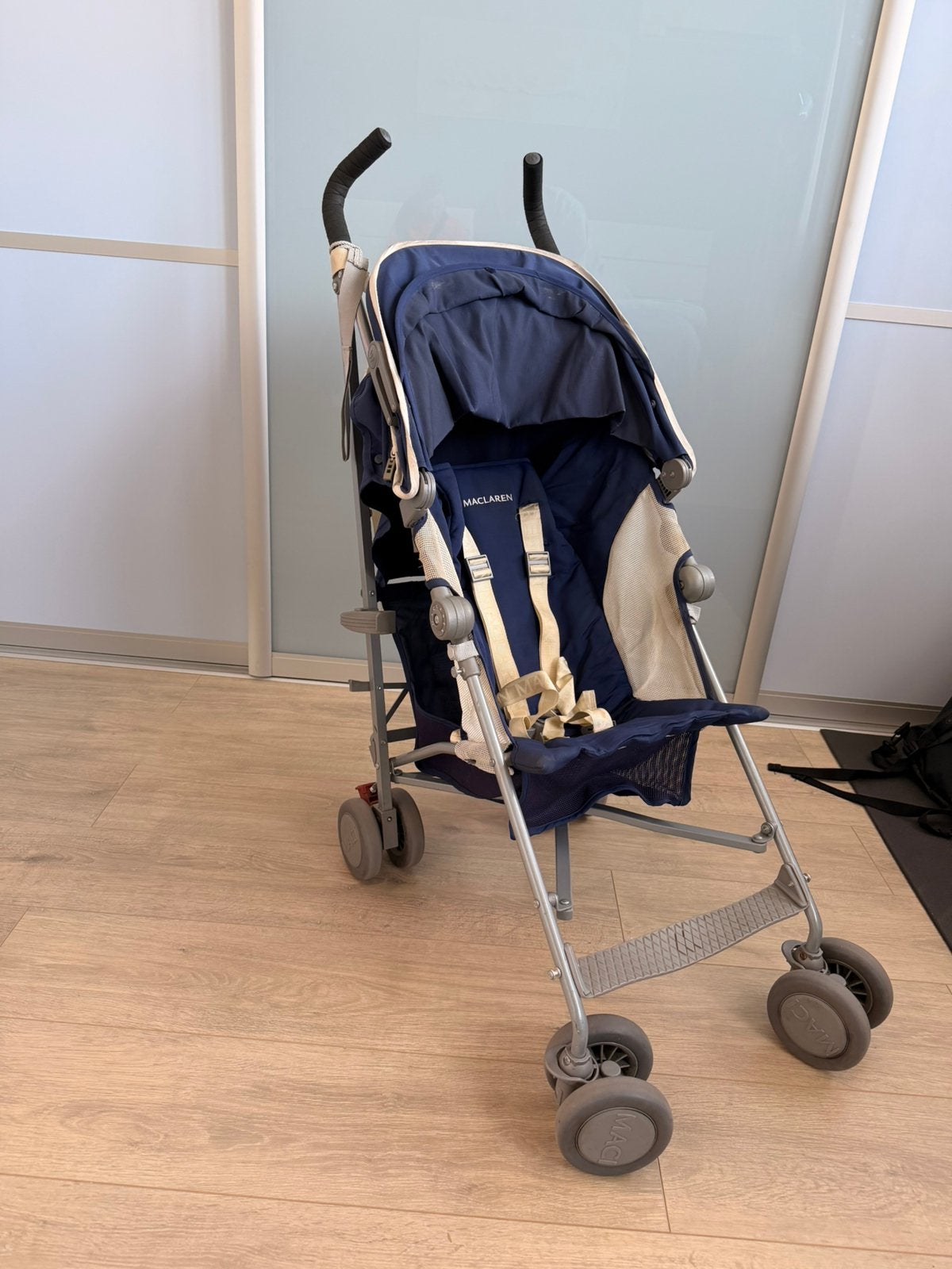 Maclaren Globetrotter Buggy met regenhoes, Kinderen en Baby's, Buggy's, Ophalen of Verzenden, Zo goed als nieuw, Maclaren, Zonnekap