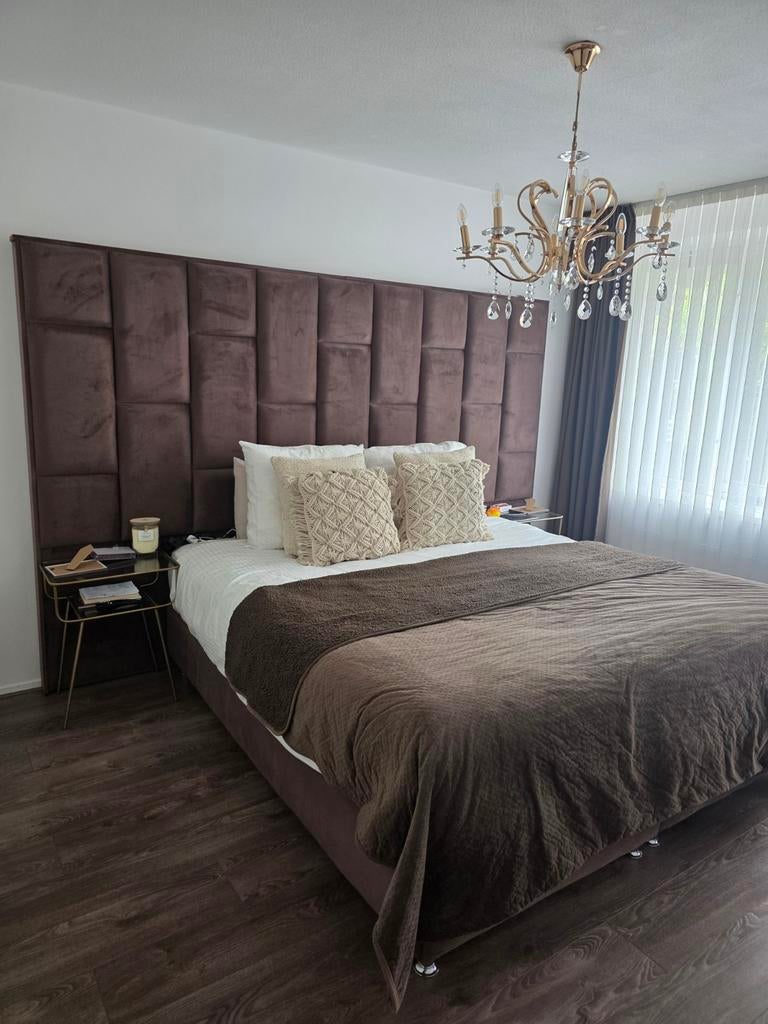 Luxe Boxspring met Opbergruimte en 2 Bijpassende Zijtafels, Bruin, Tweepersoons, Ophalen of Verzenden, Zo goed als nieuw