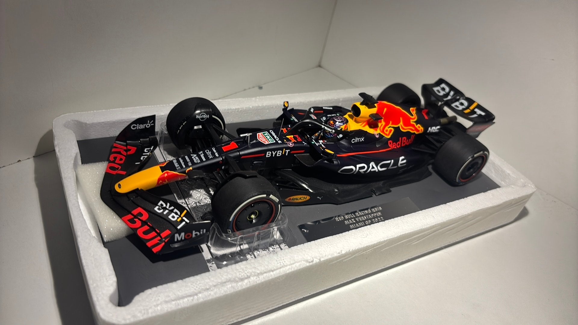 F1 red bull rb18 m. Verstappen 2022 maimi minichamps 1.18, Ophalen of Verzenden, MiniChamps, A, A