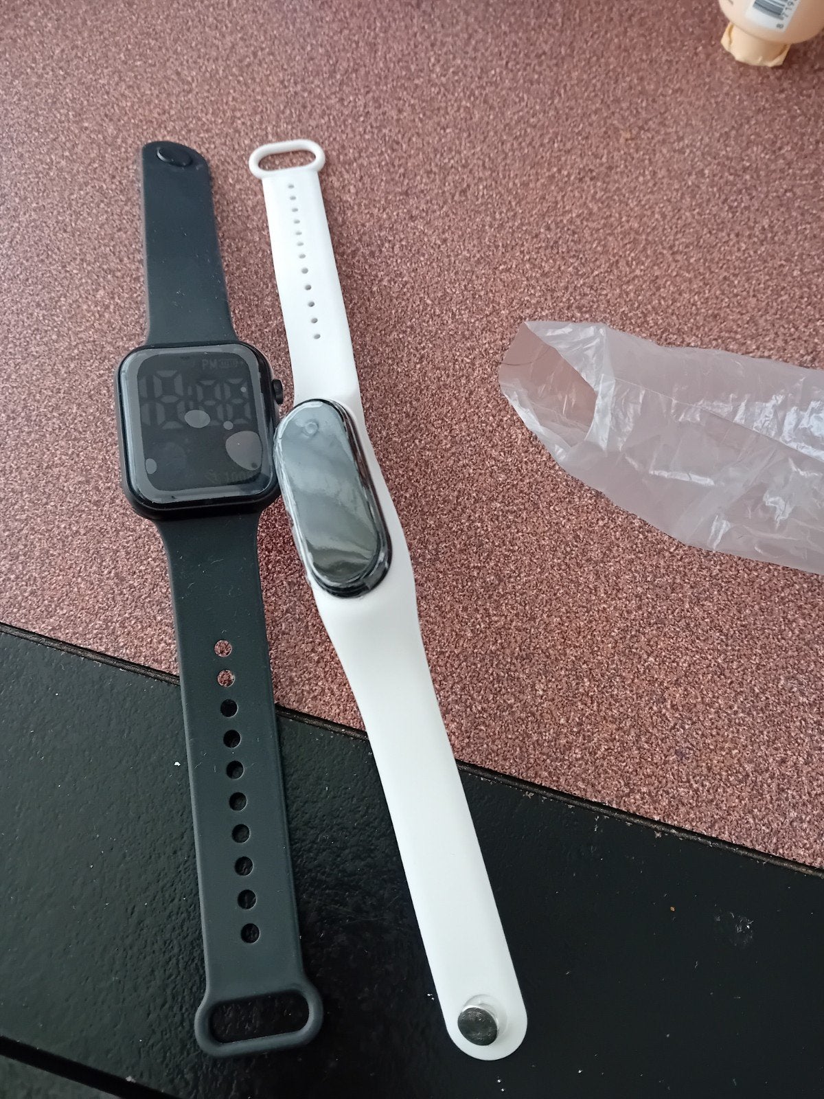Te koop twee dames  horloges, Sieraden, Tassen en Uiterlijk, Smartwatches, Ophalen, Nieuw, Zwart, Android