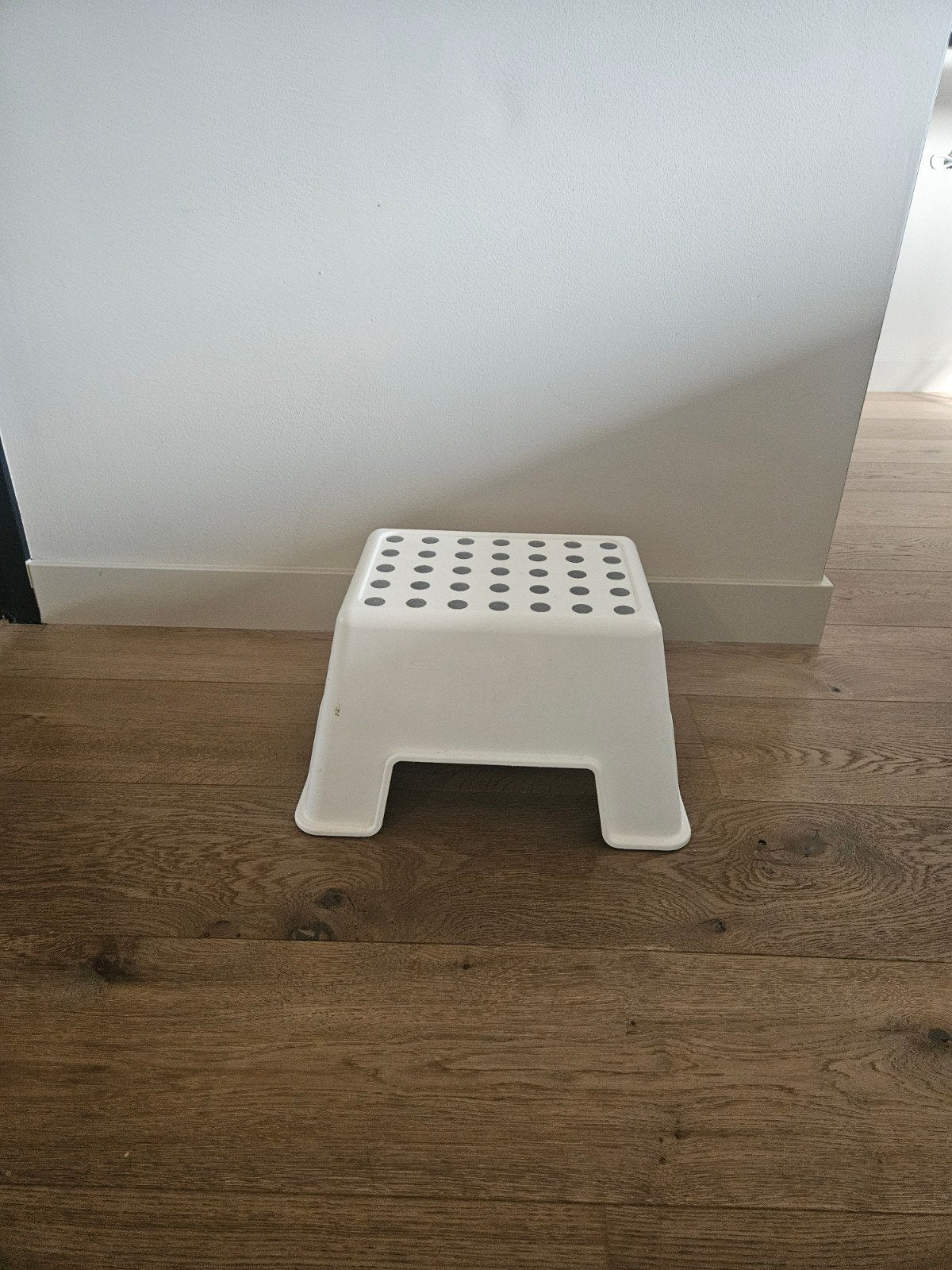 IKEA MÄSTERBY opstapje - wit, Huis en Inrichting, Krukjes, Gebruikt, Kunststof, Ophalen