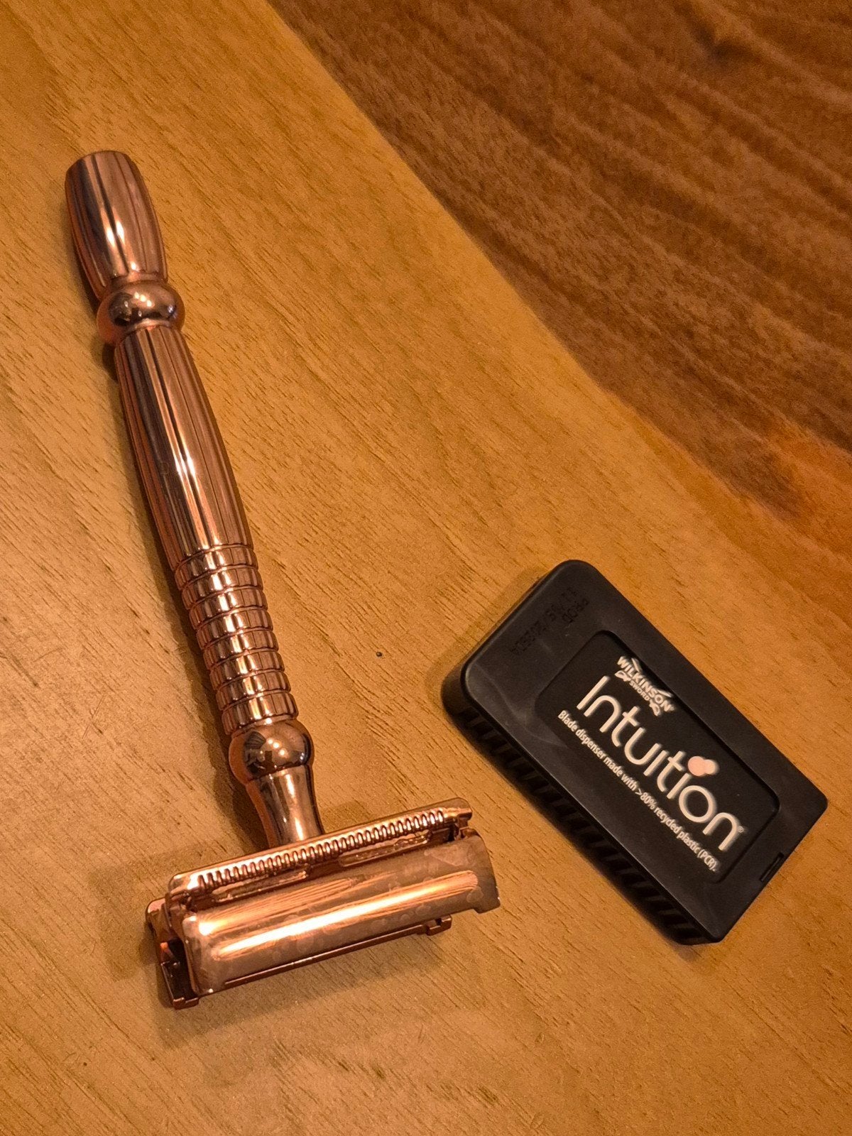Wilkinson Sword Intuition Rose Gold Veiligheidsscheermes, Ophalen of Verzenden, Zo goed als nieuw, Overige typen