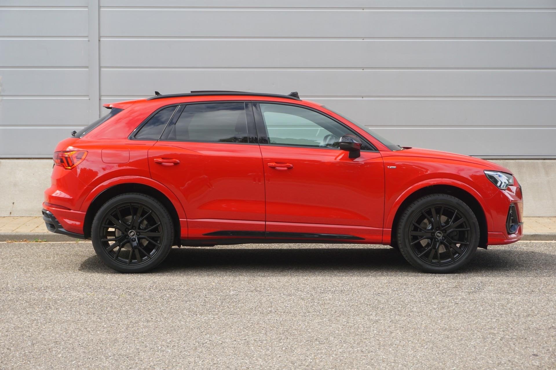 Audi Q3 45 TFSIe 245pk PHEV S Edition | Achteruitrijcamera |, Auto's, Gebruikt, Metallic lak, Hybride Elektrisch/Benzine, 13 kWh