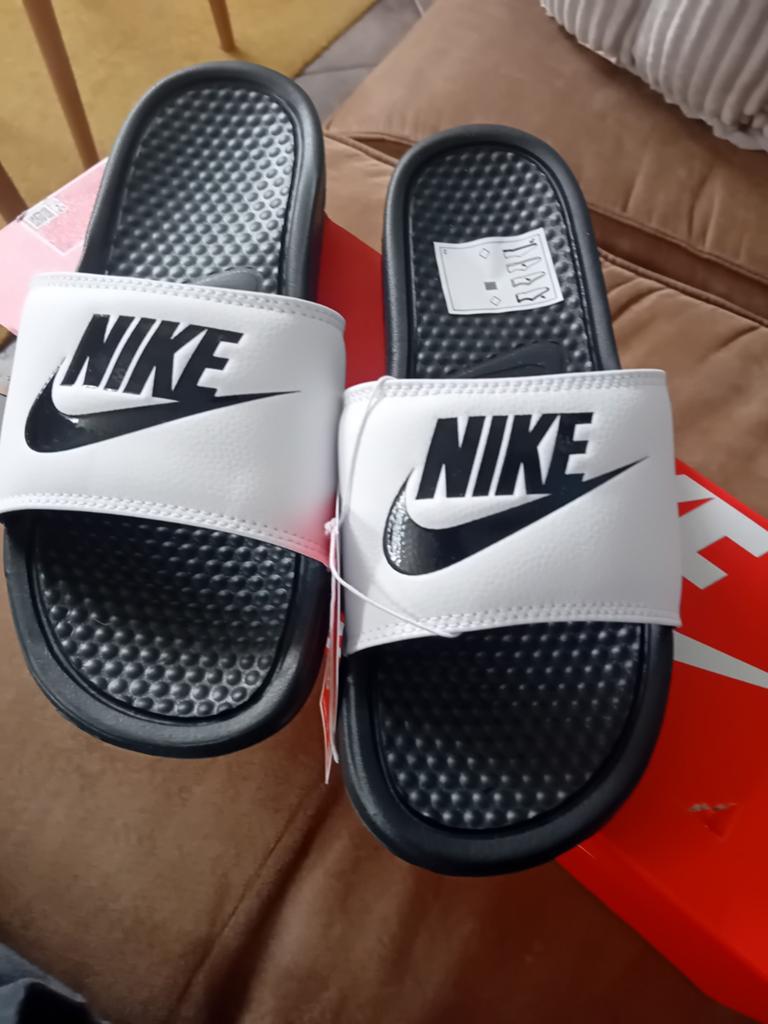 Nike Benassi JDI Badslippers maat 42,5, Zwart, Nike, Nieuw, Ophalen of Verzenden