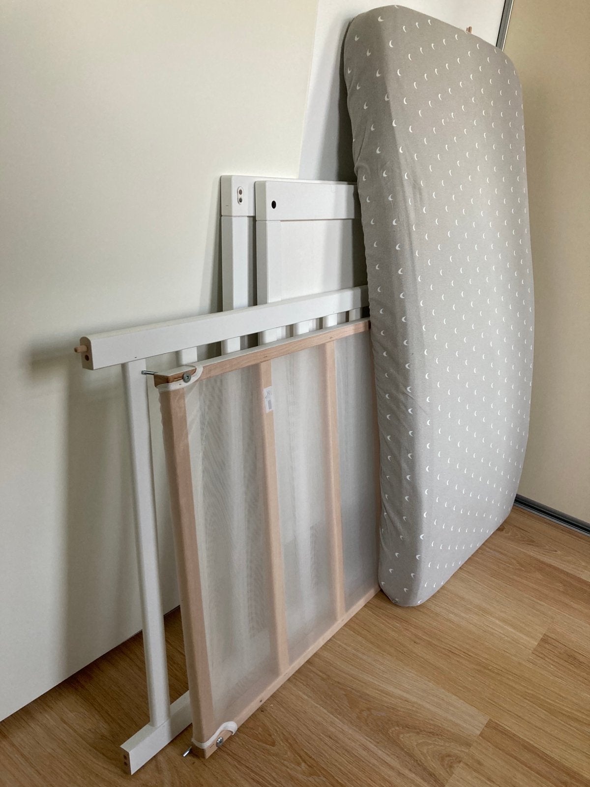 Ledikant IKEA Sundvik & matras, Ophalen, Zo goed als nieuw, Minder dan 140 cm, Matras