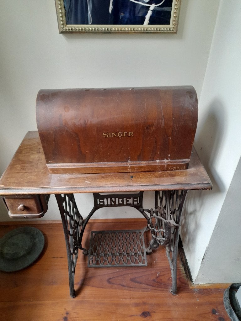 Antieke Singer Naaimachine met Houten Kast en Onderstel, Ophalen