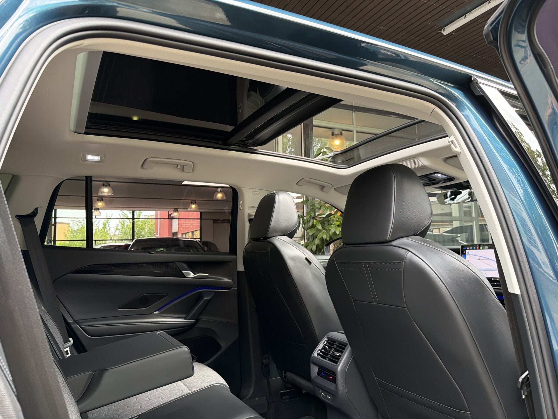 Volkswagen Tayron 1.5 204PK eHybrid DSG LIFE 360°CAMERA/TRE, Auto's, 12 maanden, 4 cilinders, Blauw, Bedrijf