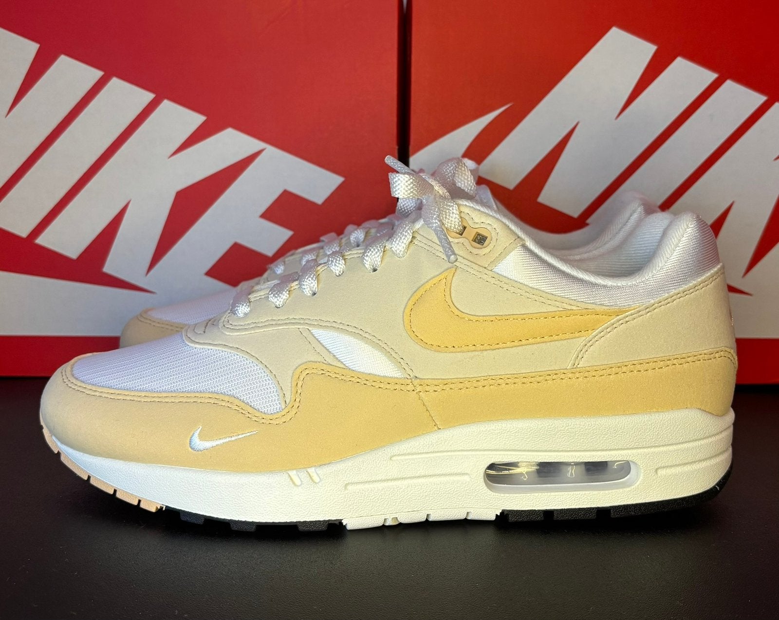 Nike Air Max 1 Light Orewood Brown mt. 43, Kleding | Heren, Overige kleuren, Nieuw, Ophalen of Verzenden, Sneakers of Gympen