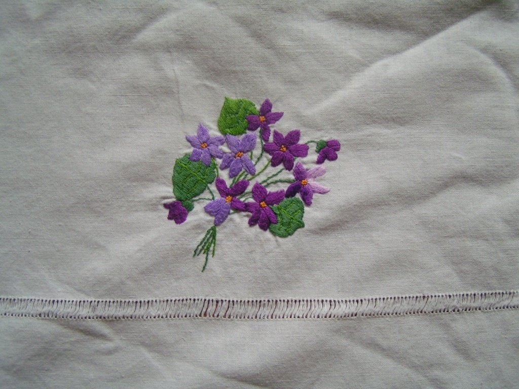 groot katoenlinnen laken met viooltjes nr ZZ 735, Gebruikt, Verzenden, Wit, Tweepersoons