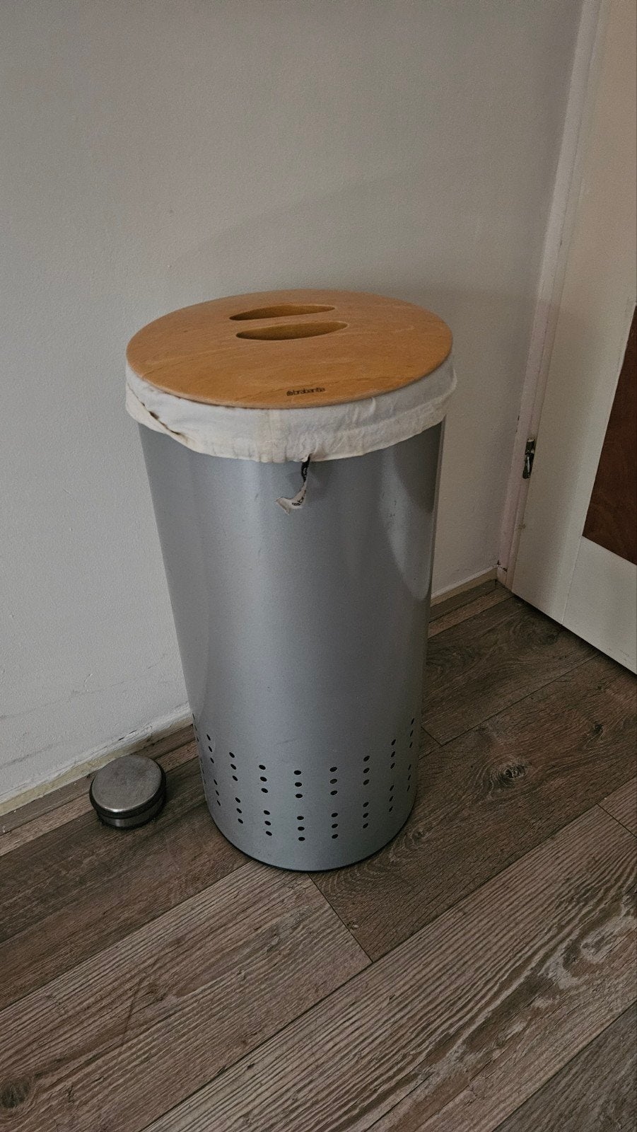Brabantia wasmand met houten deksel, Huis en Inrichting, Ophalen, 50 – 75, Gebruikt, Metaal