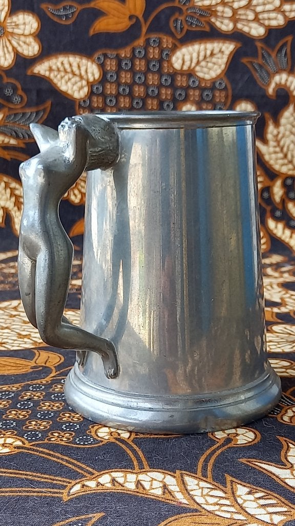Mooie oude Engelse tinnen beker met een naakte vrouw 13 cm., Antiek en Kunst, Ophalen of Verzenden