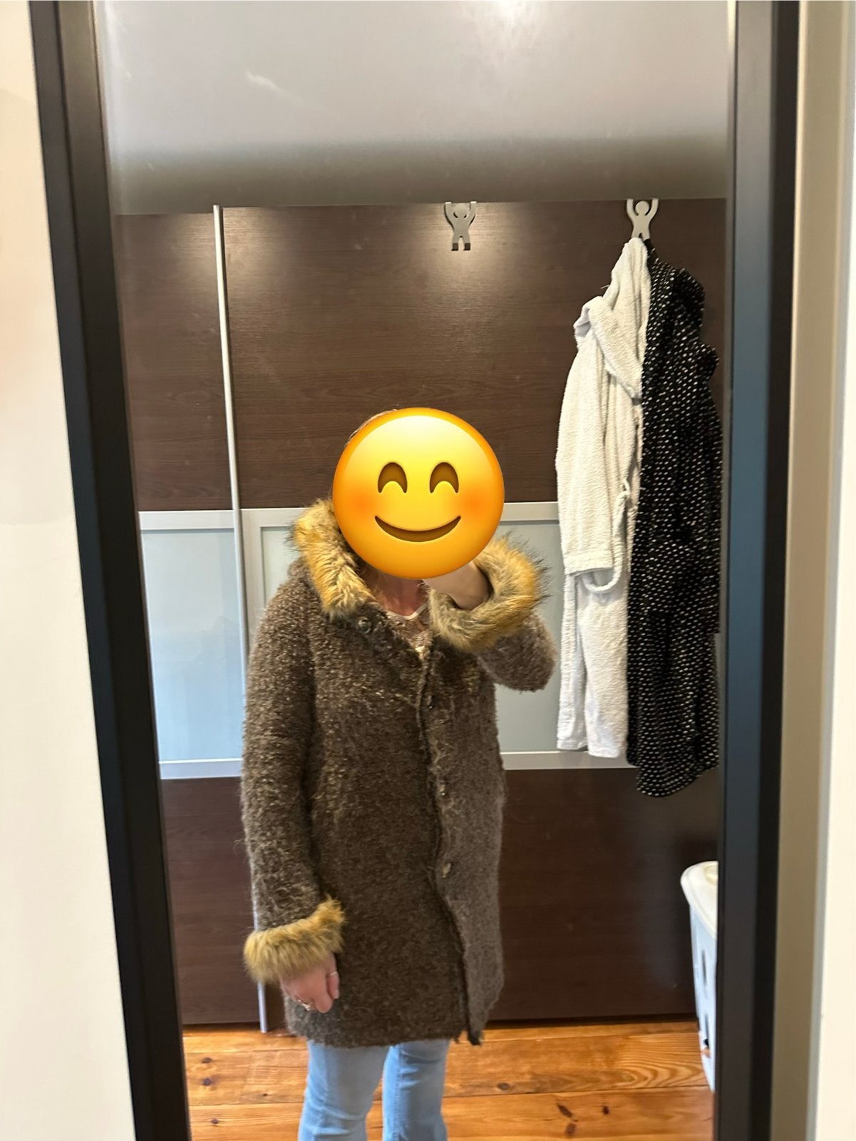 Bruine jas met bontkraag en manchetten, Kleding | Dames, Ophalen of Verzenden, Zo goed als nieuw, Maat 38/40 (M), Bruin
