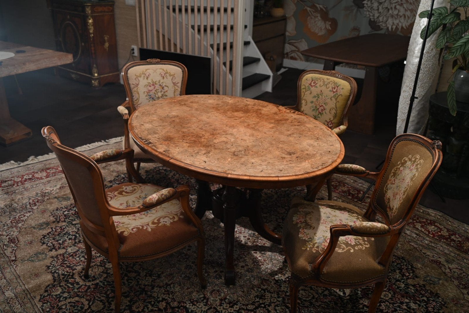 Antieke eettafel Louis XV stijl eind 19e eeuw met 4 stoelen, Antiek en Kunst, Ophalen