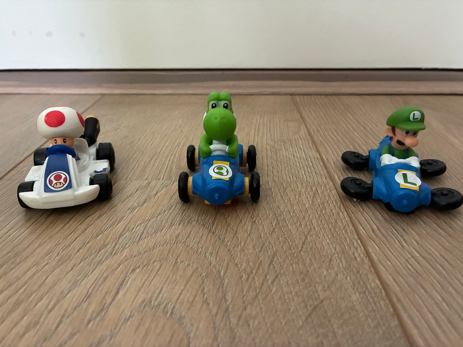 Mario Kart speelgoedauto's - Toad, Yoshi, Luigi, Kinderen en Baby's, Speelgoed | Speelgoedvoertuigen, Ophalen of Verzenden, Gebruikt