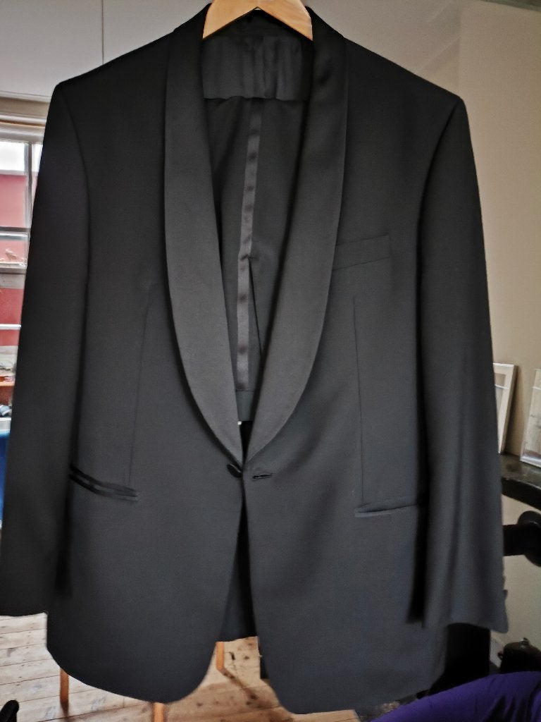 smoking maat 52 Bijenkorf, Kleding | Heren, Kostuums en Colberts, Ophalen of Verzenden, Zo goed als nieuw, Maat 52/54 (L), Zwart