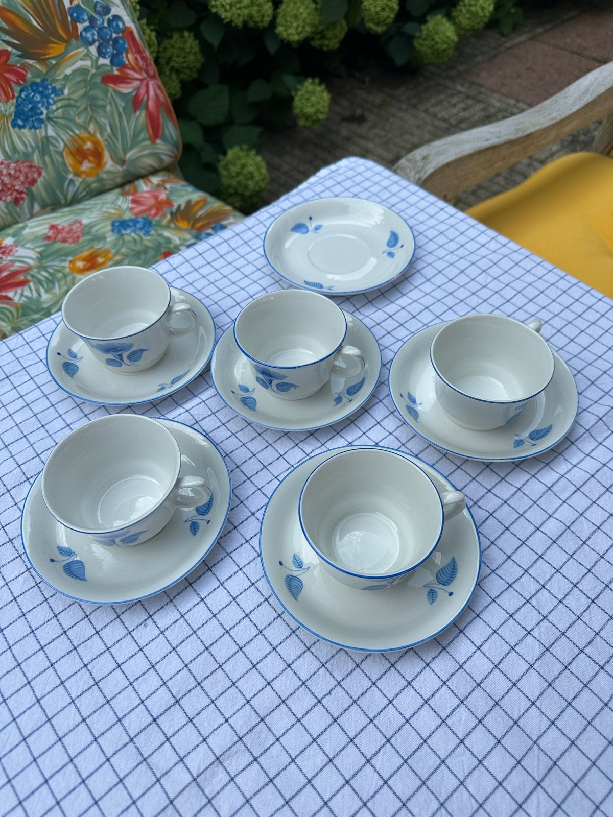 Set van 6 Arabia koffiekopjes met schotels - Blauw blad, Ophalen of Verzenden
