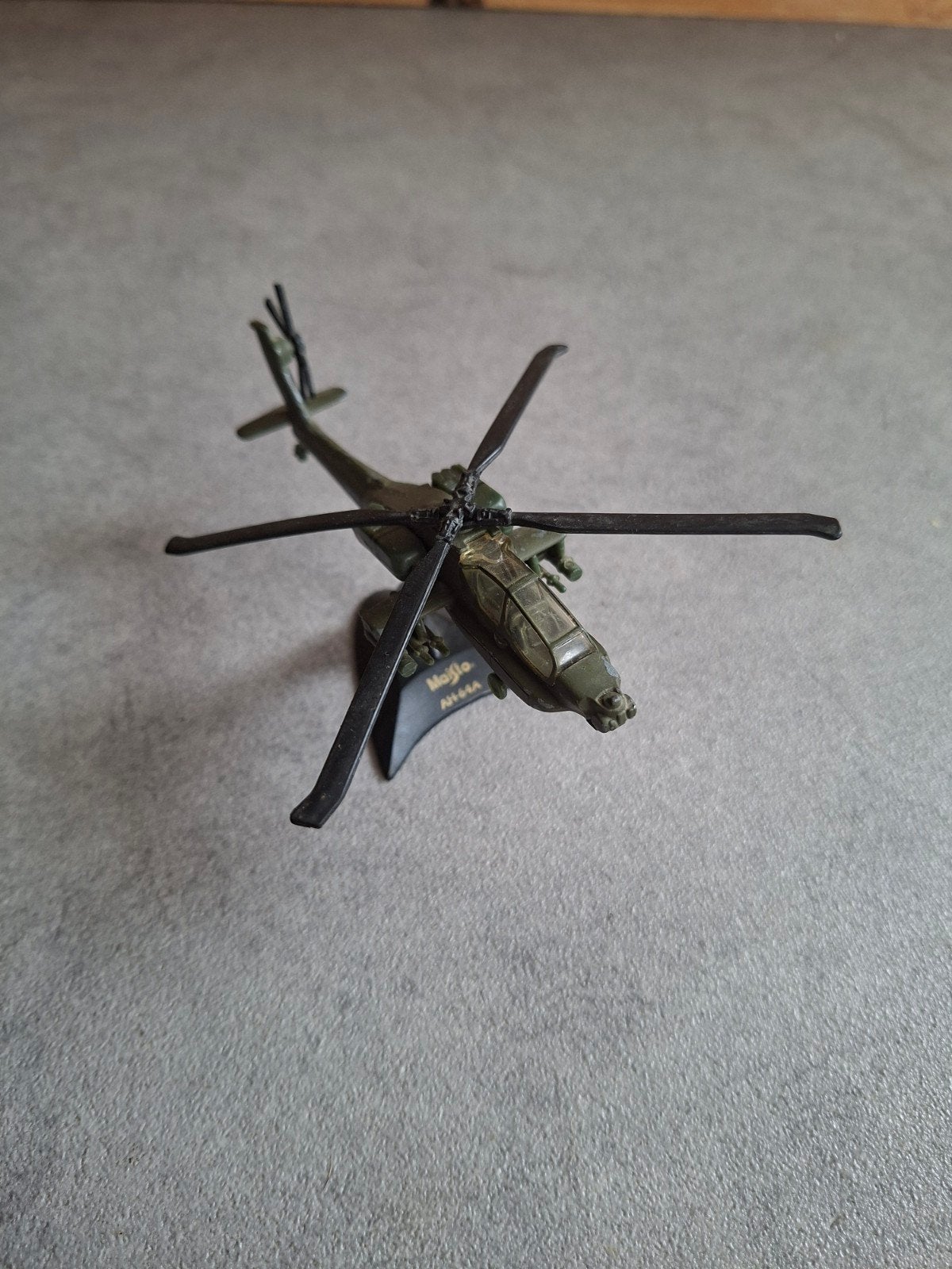 Maisto Tailwinds AH-60 Apache Helikopter Model, Ophalen of Verzenden, Gebruikt