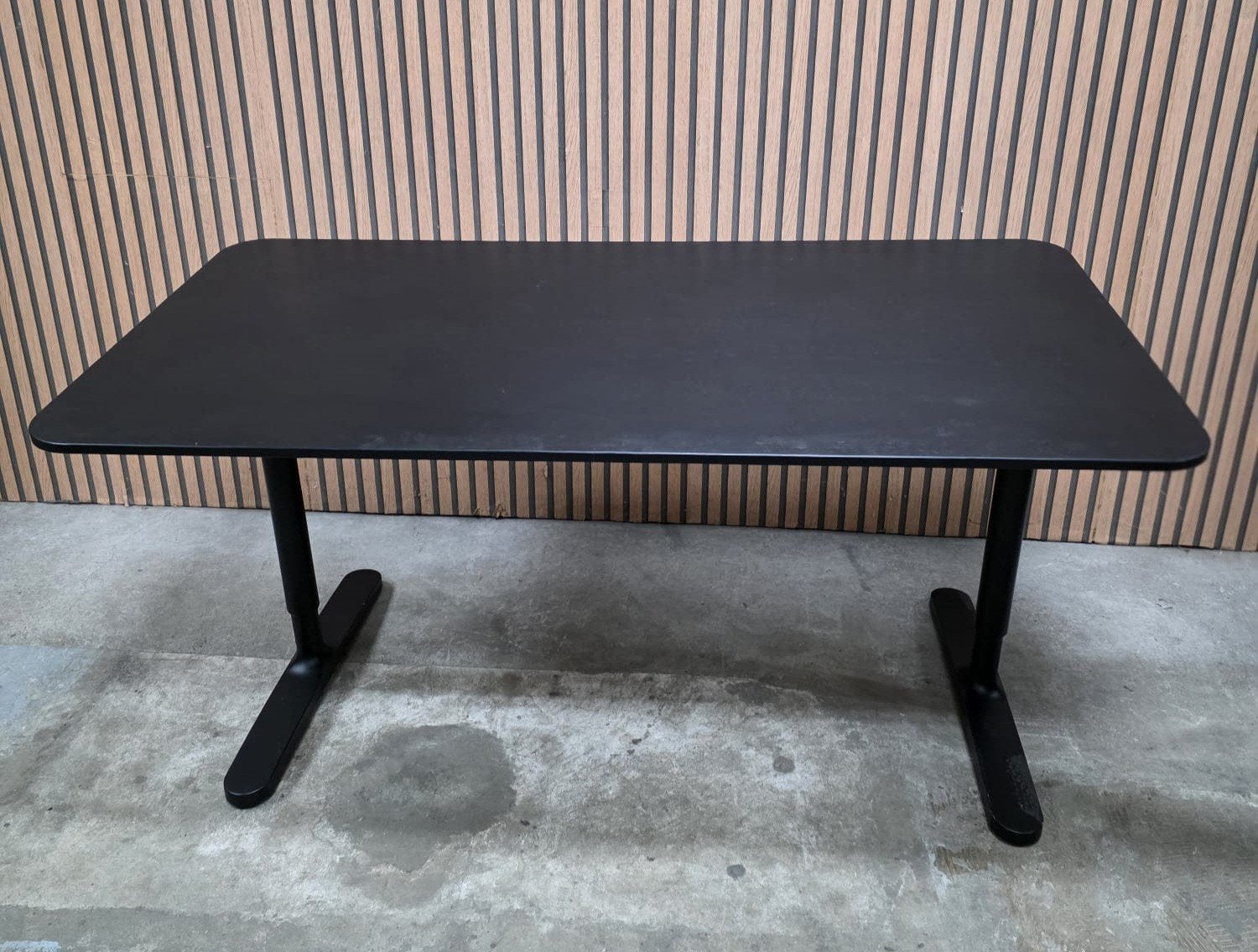 Nog 2 x Ikea Bekant bureaus zwart hout kantoor tafels, Ophalen of Verzenden, In hoogte verstelbaar, Zo goed als nieuw