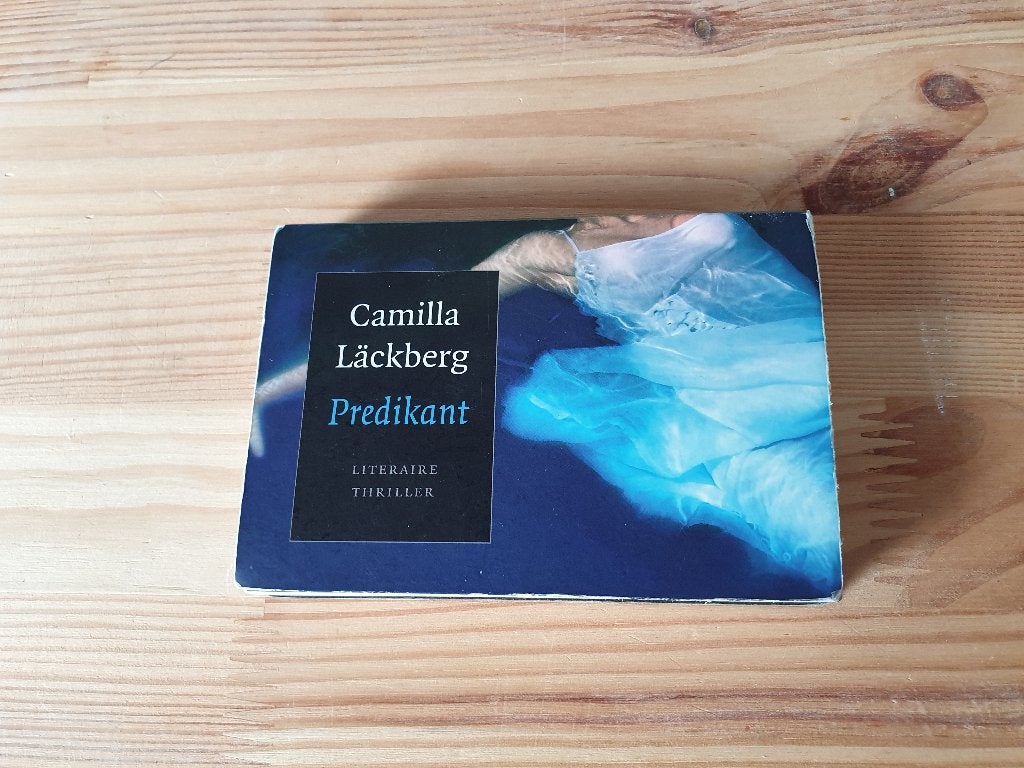Boekje Dwarsligger nr 105 - Camilla Läckberg - Predikant, Ophalen of Verzenden, Gelezen
