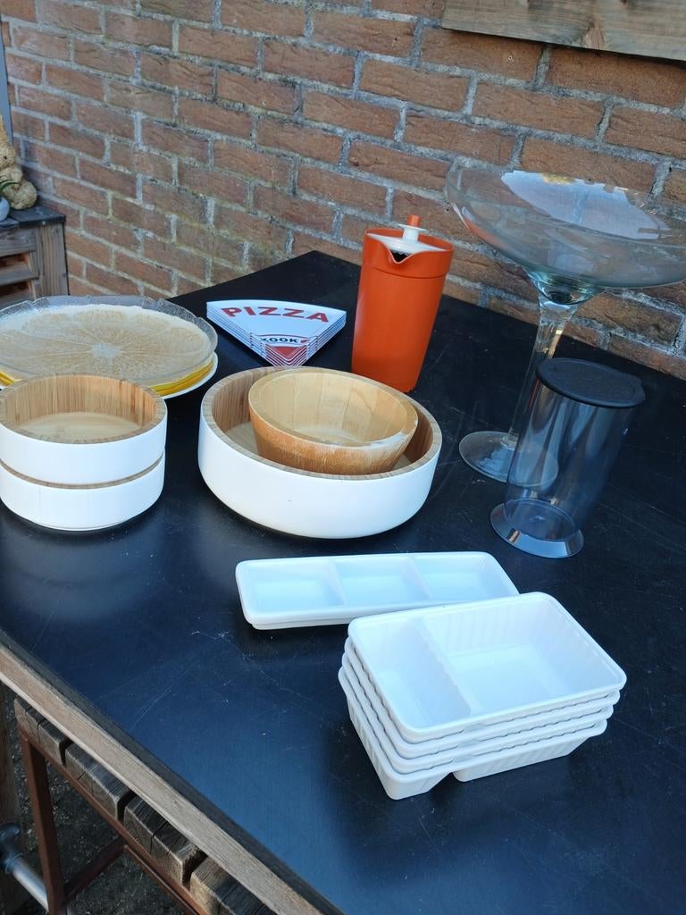Gratis huishoudelijke artikelen: schalen, glazen, etc., Huis en Inrichting, Keuken | Servies, Ophalen, Overige materialen, Gebruikt