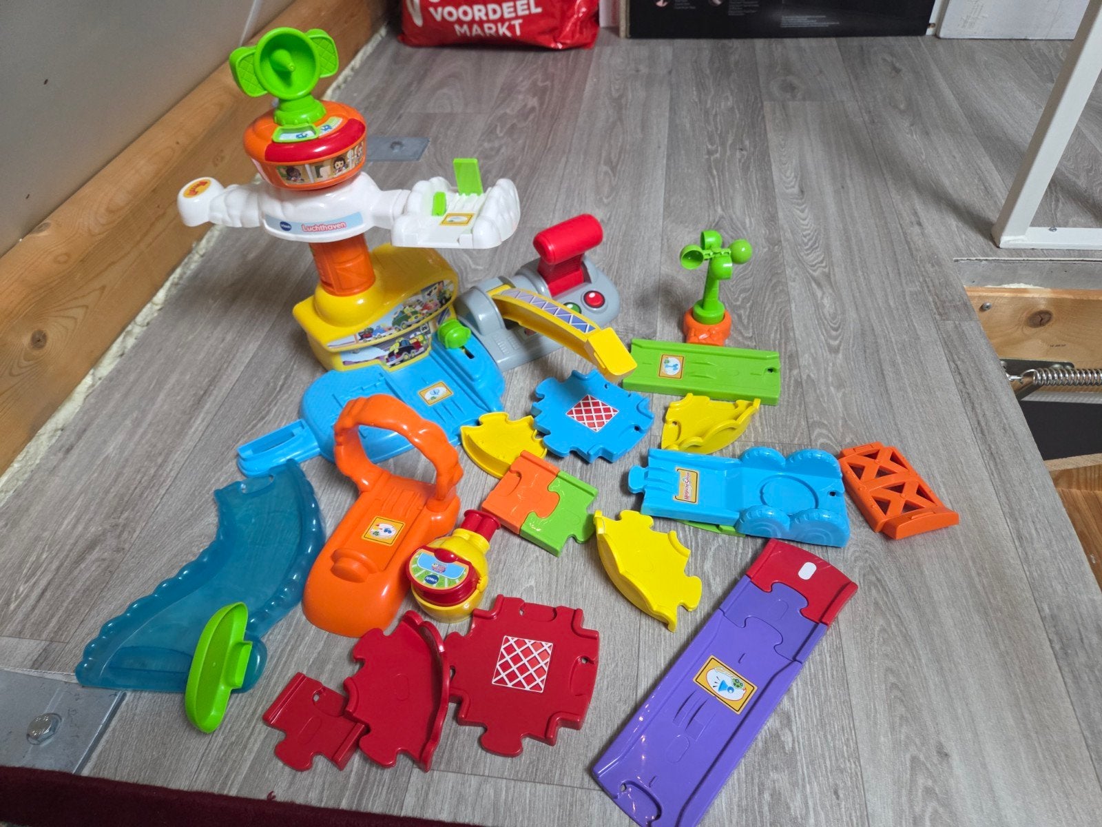 VTech Toet Toet Auto's Vliegveld met veel extra onderdelen, Ophalen of Verzenden, Gebruikt, Auto, Met wieltjes