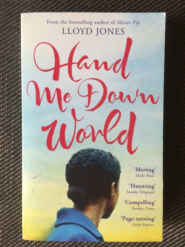 Lloyd Jones - Hand me Down World. (Engelstalig), Boeken, Ophalen of Verzenden, Zo goed als nieuw, Lloyd Jones