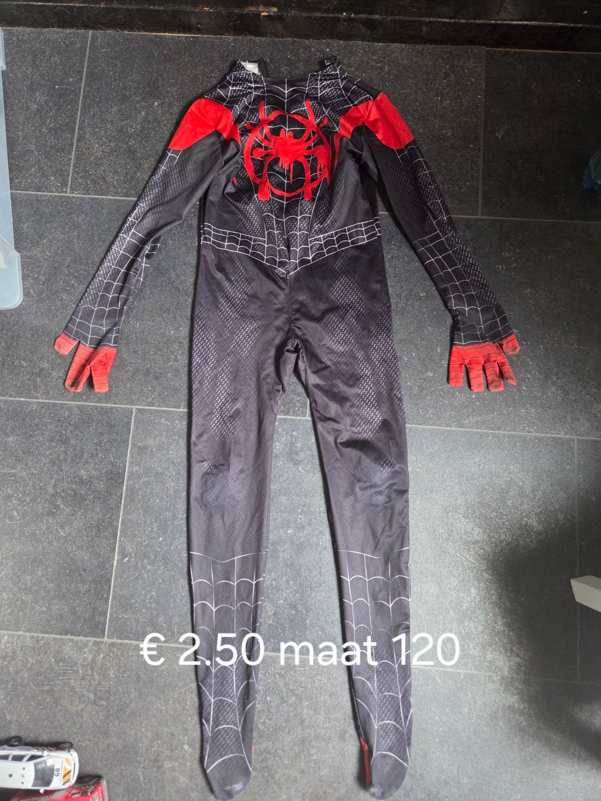 verkleed kleding, Ophalen, Zo goed als nieuw