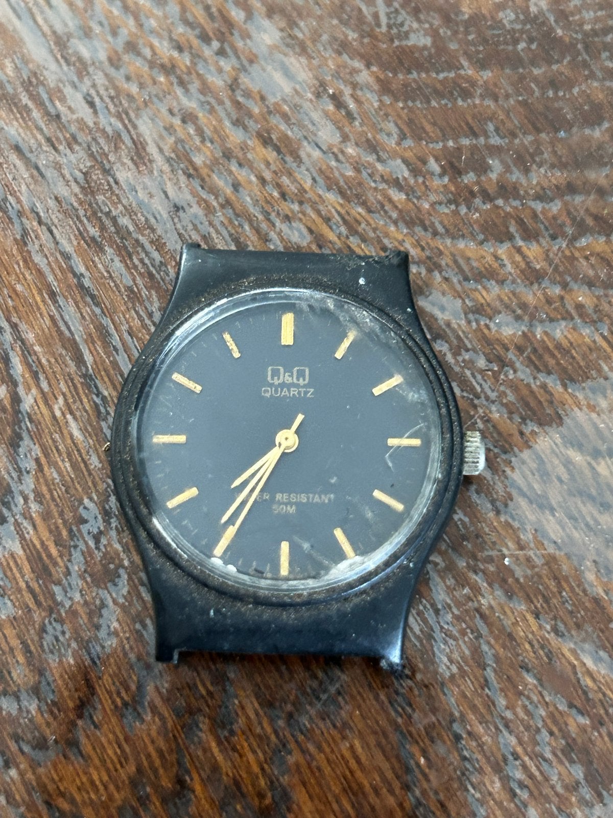Q&Q Quartz Polshorloge - Zwart met Gouden Details, Overige merken, Kunststof, Gebruikt, Polshorloge
