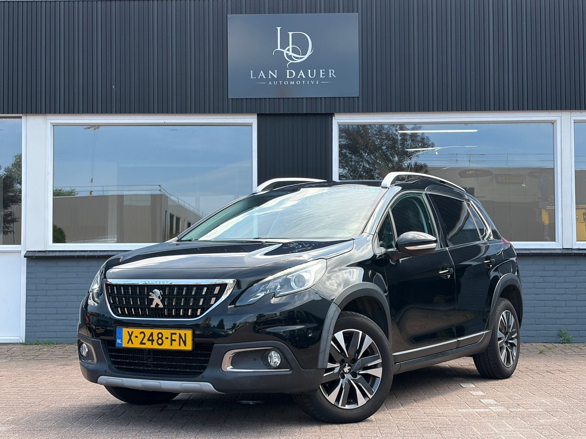 Peugeot 2008 1.2 PureTech / Pano / Navi / Leder / 131 PK, Auto's, Voorwielaandrijving, Euro 6, 1199 cc, Startonderbreker