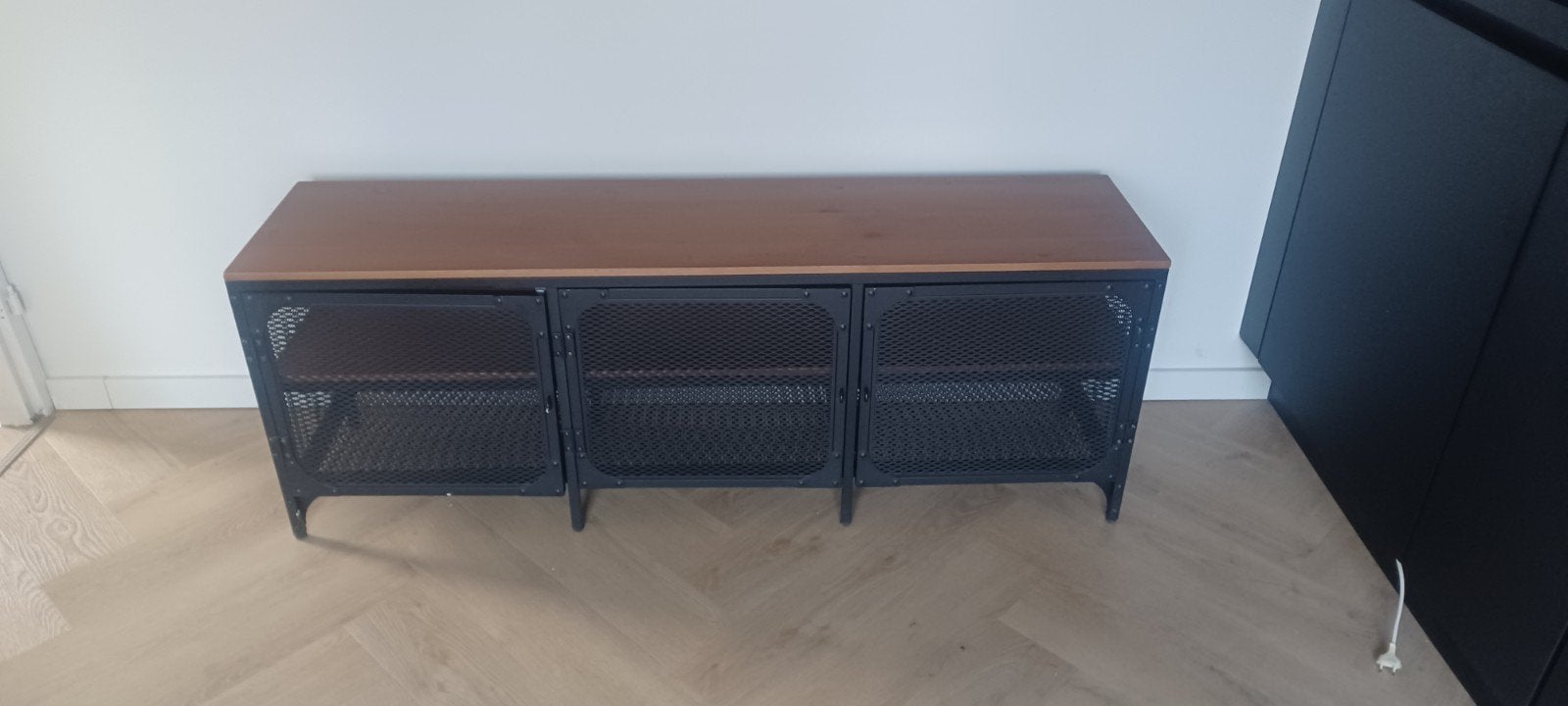 IKEA FJÄLLBO TV-meubel, zwart, 150x36x54 cm, 100 tot 150 cm, Zo goed als nieuw, Industrieel, 25 tot 50 cm