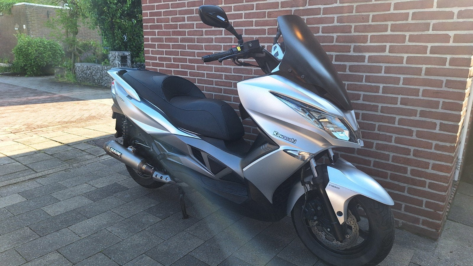 Kawasaki J300 motorscooter met ABS en Yasuni uitlaat, Particulier, Scooter